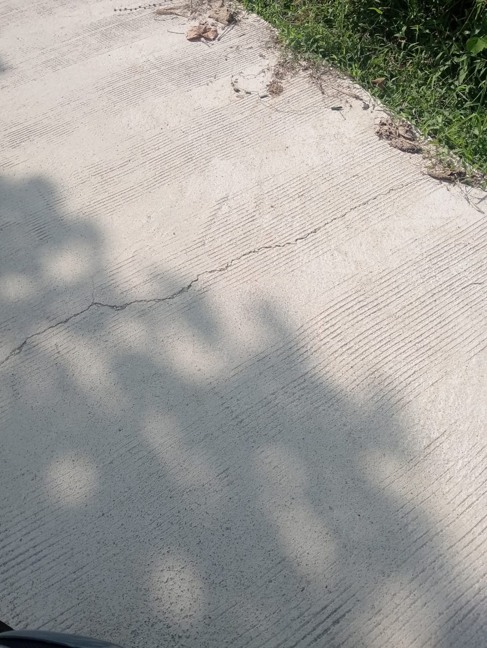 Baru Dibangun Rp 125 Juta, Jalan Beton Balekambang, Kecamatan Jonggol Retak Parah