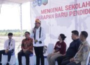 Kepala Staf Kepresidenan Bersama Wakil Menteri Pendidikan Tinggi, Sains, dan Teknologi Resmikan SMA Garuda Baru di Belitung Timur