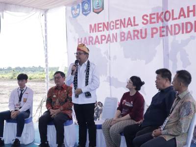 Kepala Staf Kepresidenan Bersama Wakil Menteri Pendidikan Tinggi, Sains, dan Teknologi Resmikan SMA Garuda Baru di Belitung Timur