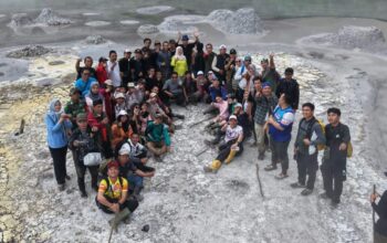 Bupati Lebong Pimpin Ekspedisi Wisata Alam Telaga 7 Warna di Rimbo Penghadang Bupati Lebong Pimpin Ekspedisi Wisata Alam Telaga 7 Warna di Rimbo Penghadang