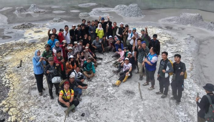 Bupati Lebong Pimpin Ekspedisi Wisata Alam Telaga 7 Warna di Rimbo Penghadang