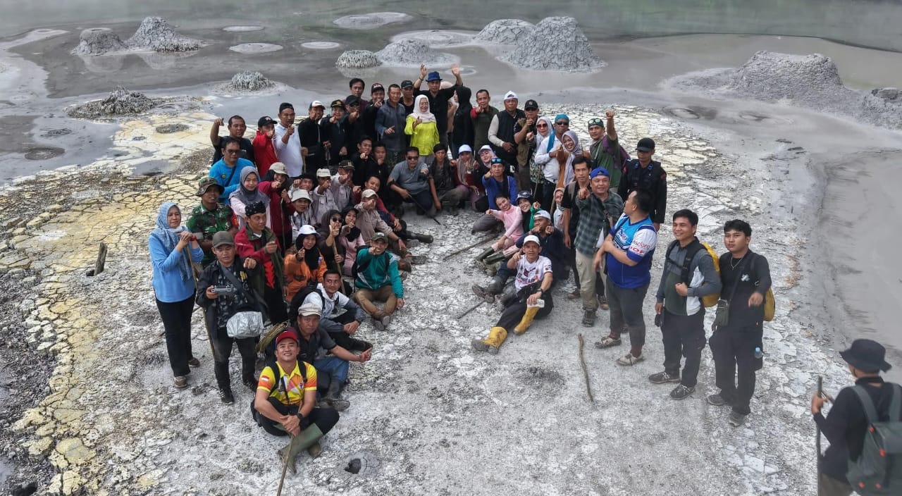 Bupati Lebong Pimpin Ekspedisi Wisata Alam Telaga 7 Warna di Rimbo Penghadang