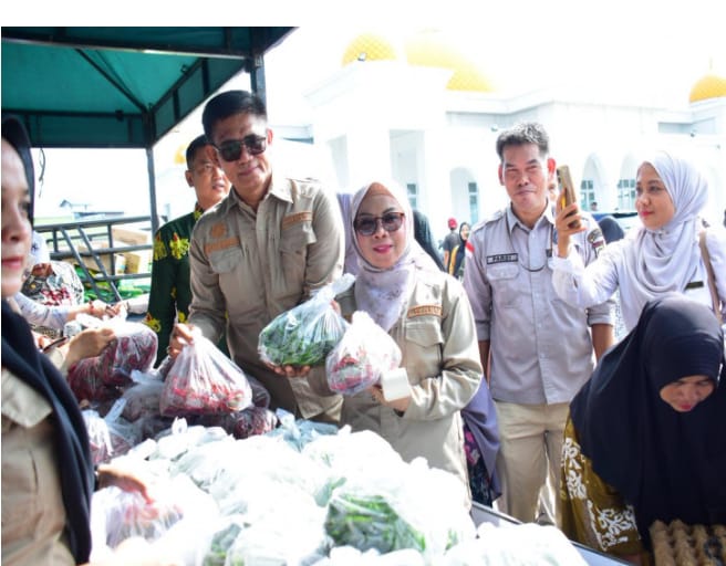 Gelar Gerakan Pangan Murah, Wabup Kampar Turun di Tengah Masyarakat