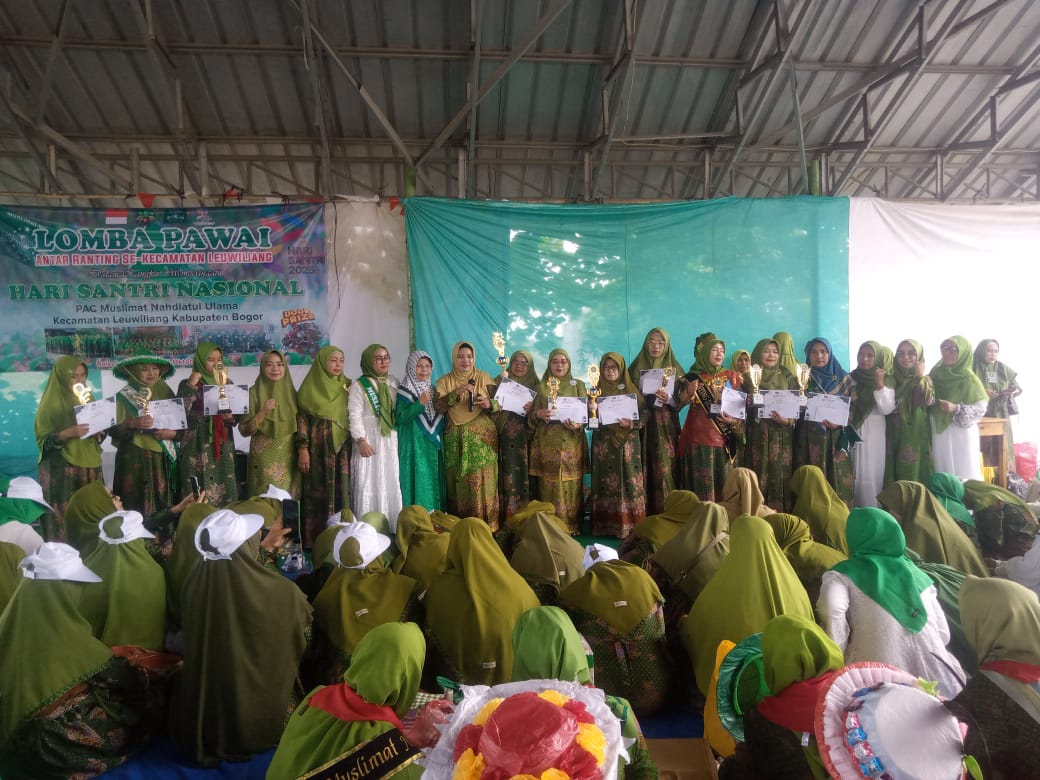 Meriah! Muslimat NU PAC Leuwiliang Gelar Lomba Pawai Antar Ranting di Peringatan Hari Santri Nasional