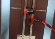 Kantor Bupati Bekasi Disegel KPK, Dikabarkan Bupati Bekasi Ade Kuswara Kunang Terjaring OTT