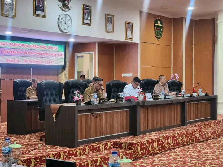Penghujung Tahun 2025, Ketua DPRD Kabupaten Solok Pimpin Rapat Paripurna Penetapan Propemperda 2026