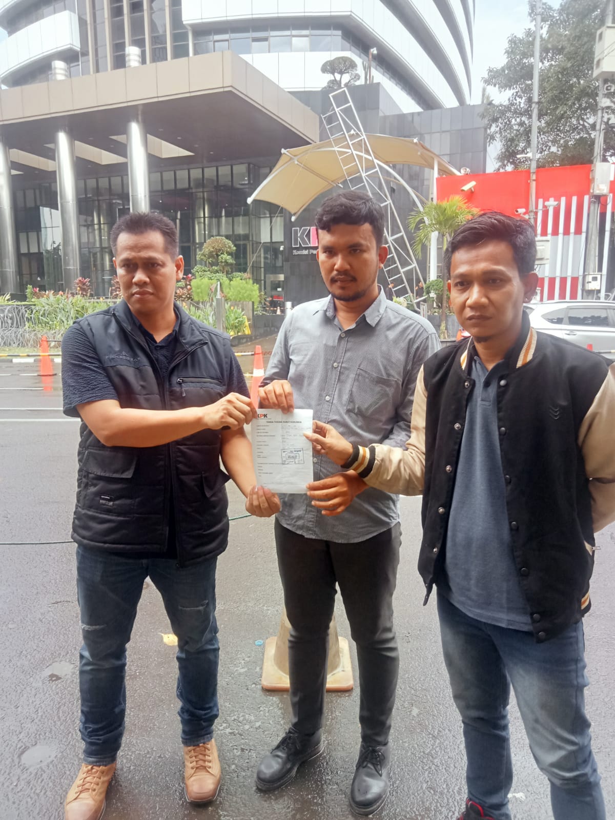 LMP dan Brigez Laporkan Proses Rekrutmen Pimpinan Perumda Tirta Bhagasasi ke KPK, Eko Triyanto: KPK Harus Melakukan Klarifikasi dan Pendalaman Terhadap Proses Pengangkatan Pejabat BUMD