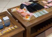 Operasi Senyap Dini Hari, Kapolres Metro Bekasi Sikat Obat Keras di Kampung Kavling: 4 Orang Diamankan Operasi Senyap Dini Hari, Kapolres Metro Bekasi Sikat Obat Keras di Kampung Kavling: 4 Orang Diamankan