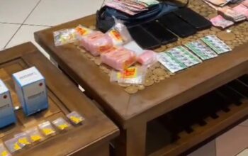 Operasi Senyap Dini Hari, Kapolres Metro Bekasi Sikat Obat Keras di Kampung Kavling: 4 Orang Diamankan Operasi Senyap Dini Hari, Kapolres Metro Bekasi Sikat Obat Keras di Kampung Kavling: 4 Orang Diamankan