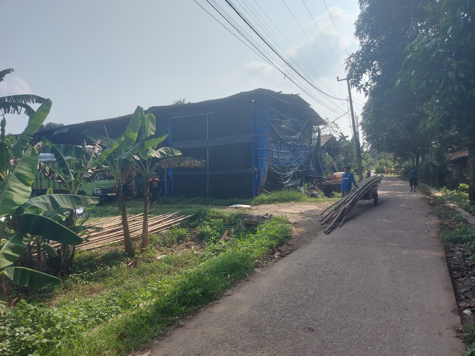 Kandang Ayam Potong di Kp. Cikarang Girang Dikeluhkan Warga dengan Bau yang Menyengat