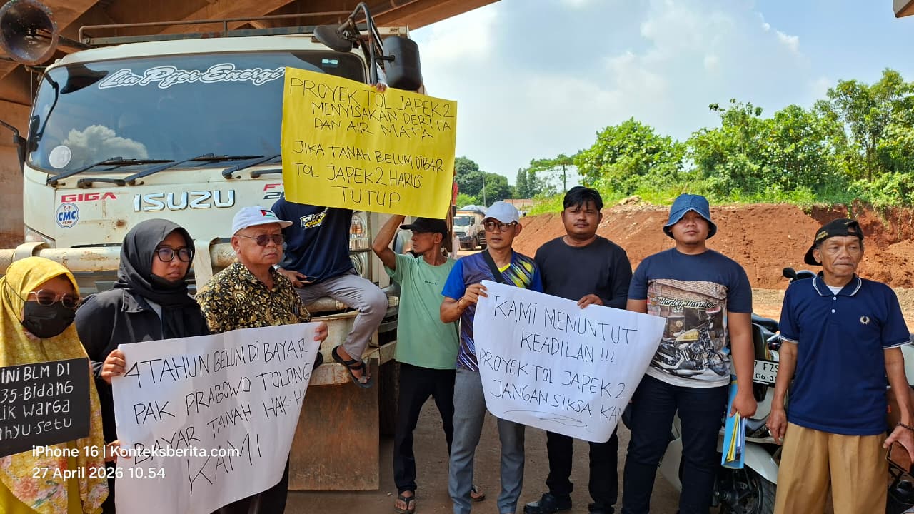 Tuntut Ganti Rugi, Warga Hentikan Truk Proyek Tol Japek II Selatan