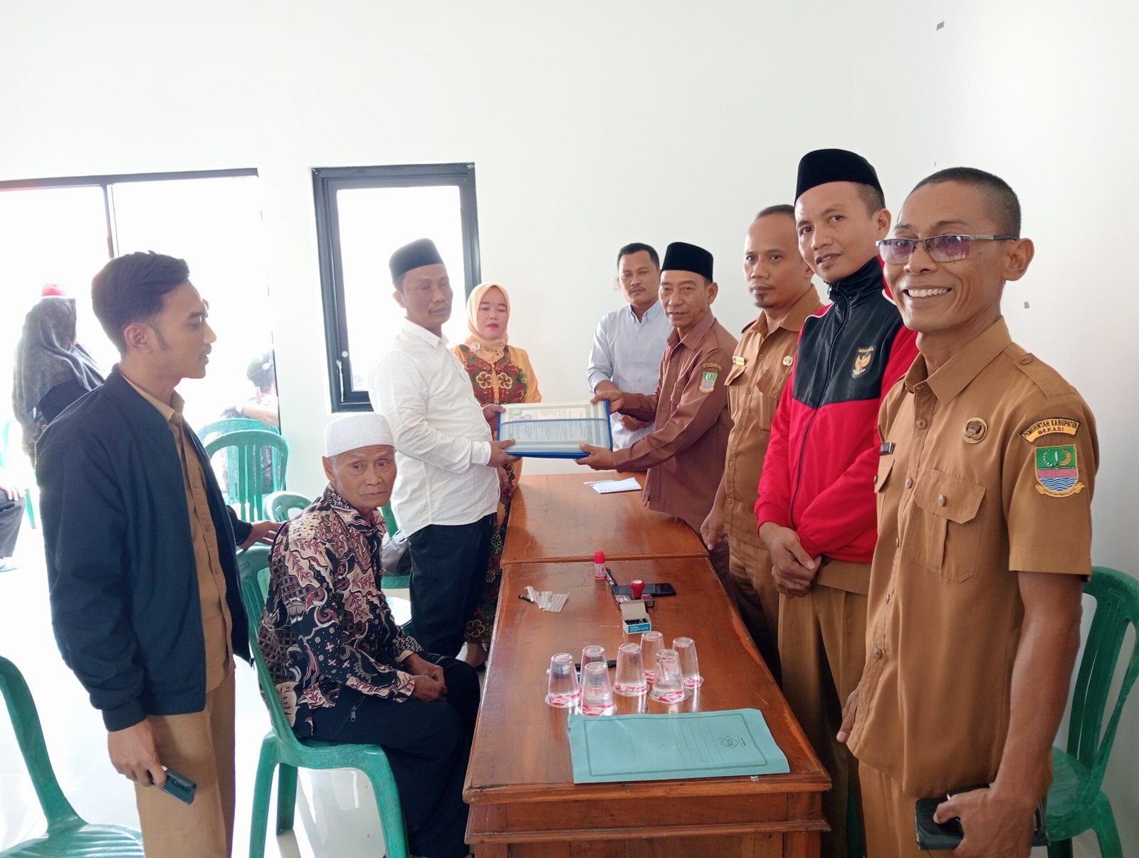 Lanjutkan Kepemimpinan, untuk Melanjutkan Pembangunan Medalkrisna Lebih Baik Lagi, H. Samid Resmi Mendaftar Calon Kades 2026-2034